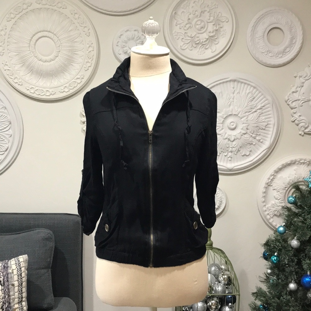Black light-weight jacket